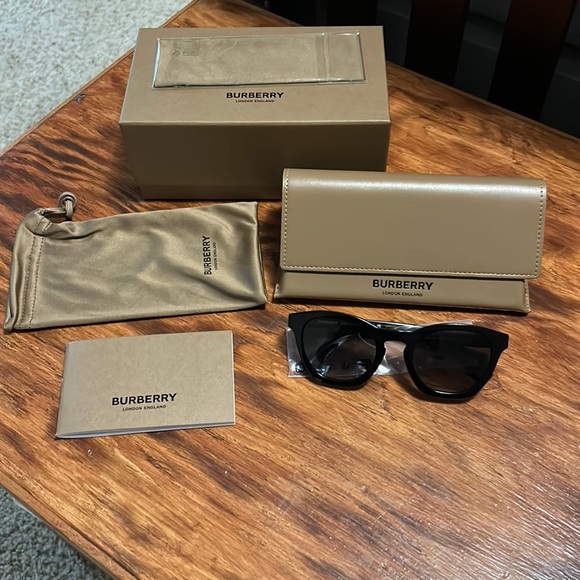 Burberry Yvette 49mm women’s sunglasses - Picture 1 of 4